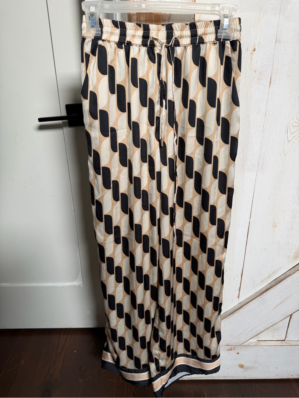 Skies Are Blue Geometric Wide-Leg Pants in Black and Cream 0325